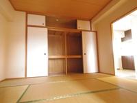 和室:こちらも西側和室。収納たっぷりの押入。