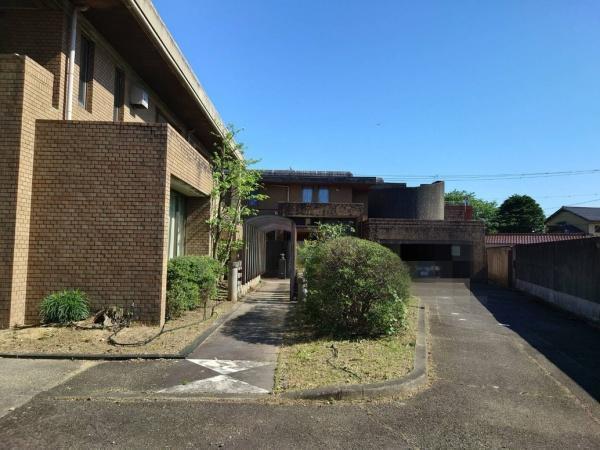 外観:広々とした外観。クリニック兼自宅として使用。