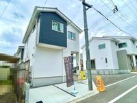 その他現地写真:駐車スペースは間口広々で駐車楽々！
