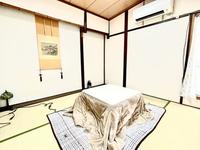 和室:2Fの和室。ベランダ付き、落ち着いた空間です。