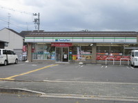 周辺環境:ファミリーマート北山栗栖町店