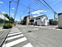その他:全面道路を別角度から。