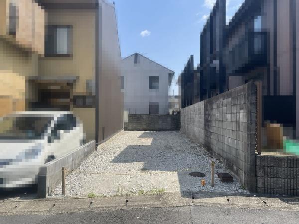 外観:現況更地の建築条件付き土地。