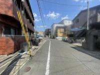 その他:前面道路はひろびろ。解放感溢れる、日当たりの良い物件です。