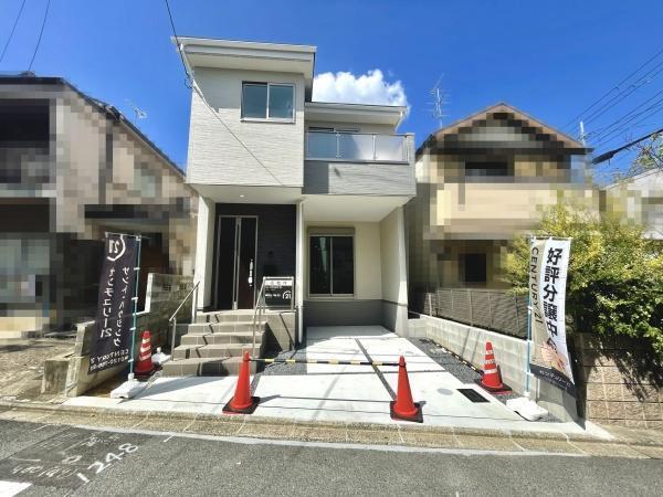 外観:ボリュームと迫力のある外観!駐車スペースも1台可能で広々。