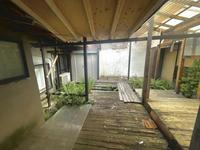専用庭:広々としたお庭。屋根があるので物置や洗濯物を干したり、雨の日でも安心♪
