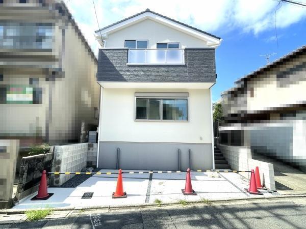 外観:ボリュームと迫力のある外観!駐車スペースも1台可能で広々。